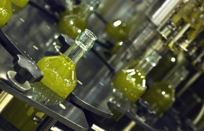 olive oil bottling 2000x1339